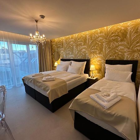 Villa Mala Praha Experience In The Center Of ชิลินา ภายนอก รูปภาพ