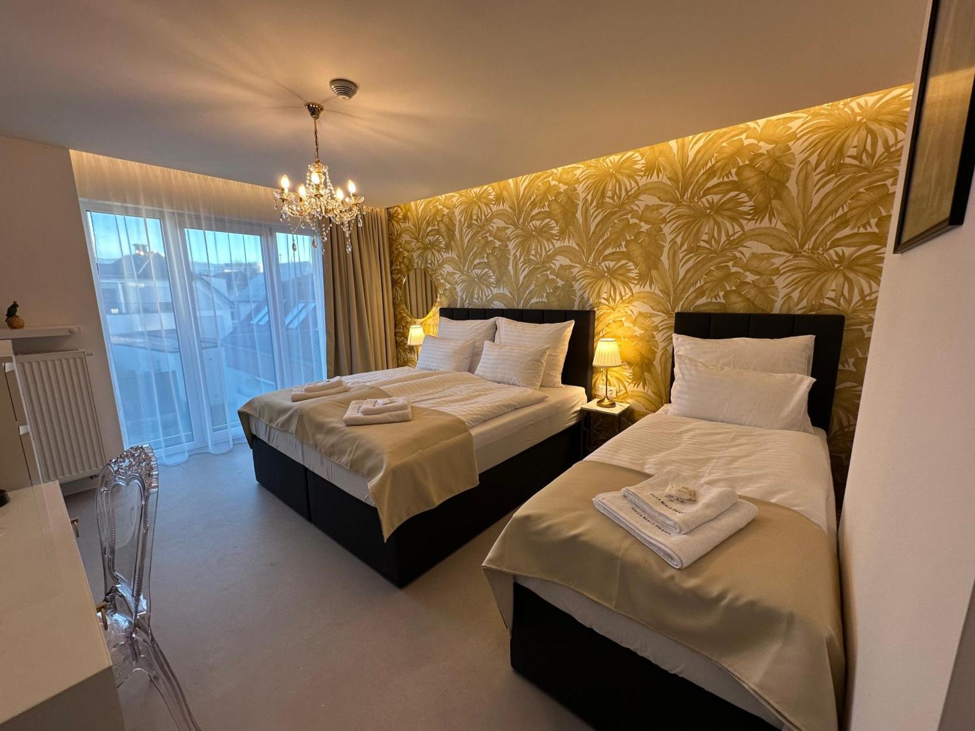 Villa Mala Praha Experience In The Center Of ชิลินา ภายนอก รูปภาพ