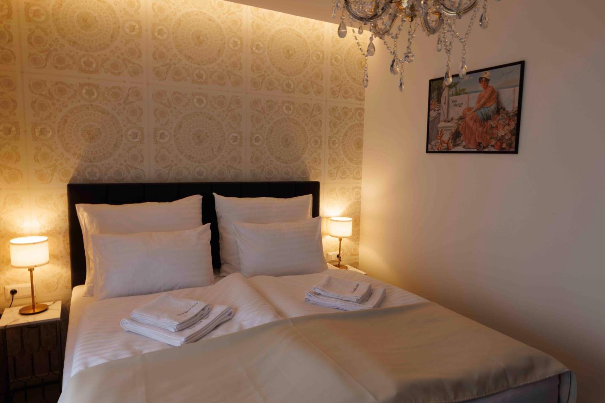 Villa Mala Praha Experience In The Center Of ชิลินา ภายนอก รูปภาพ