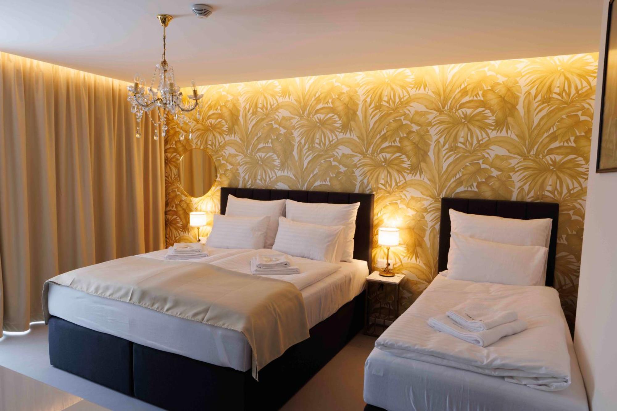 Villa Mala Praha Experience In The Center Of ชิลินา ภายนอก รูปภาพ