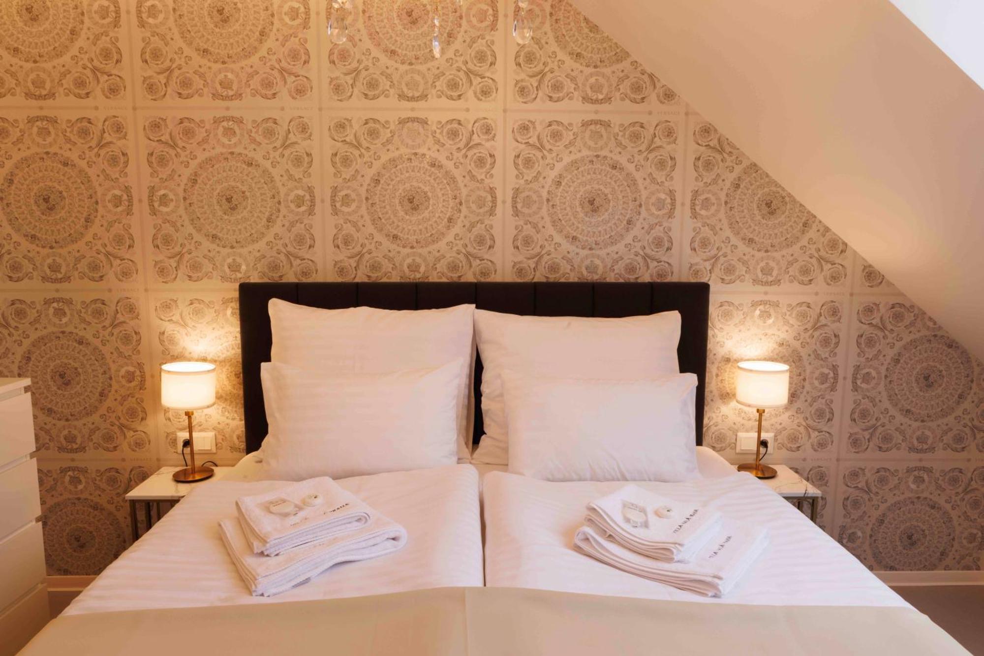 Villa Mala Praha Experience In The Center Of ชิลินา ภายนอก รูปภาพ